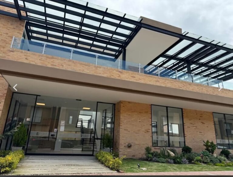 CASA CHÍA CONJUNTO FIQUE